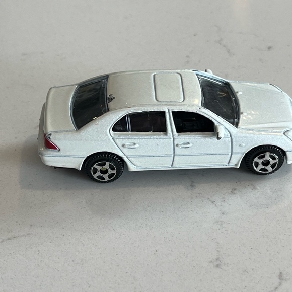 Lexus Pearl Diecast Model Car MotorMax (6064) Lexus LS430 - Picture 2 of 7